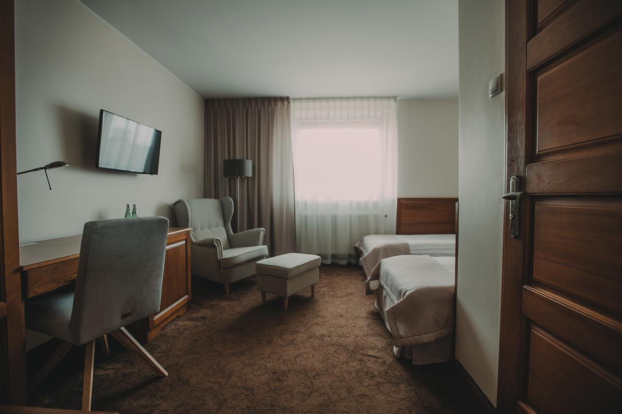 Hotel Restaurant Boss Miłosław Eksteriør billede