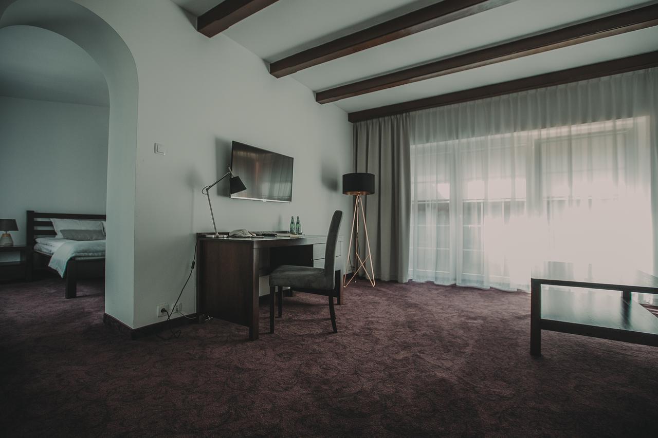 Hotel Restaurant Boss Miłosław Eksteriør billede