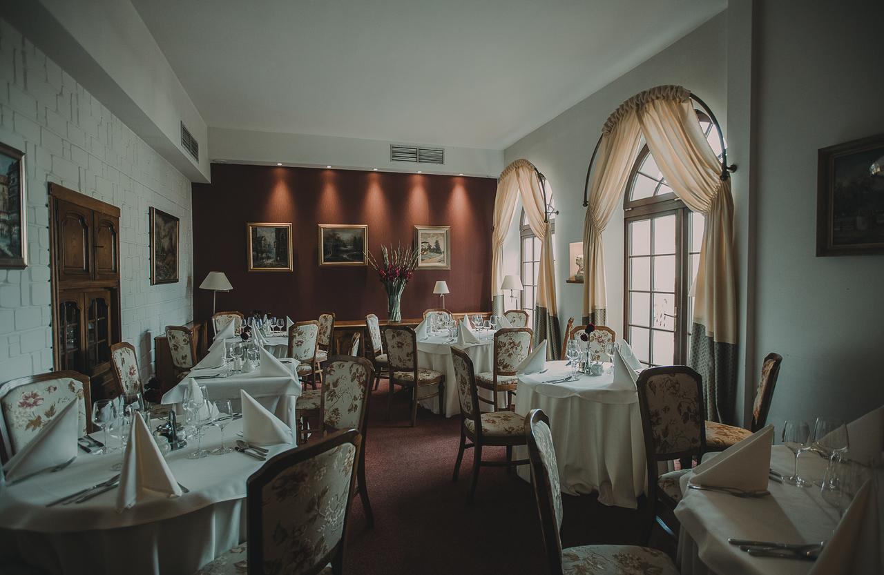 Hotel Restaurant Boss Miłosław Eksteriør billede